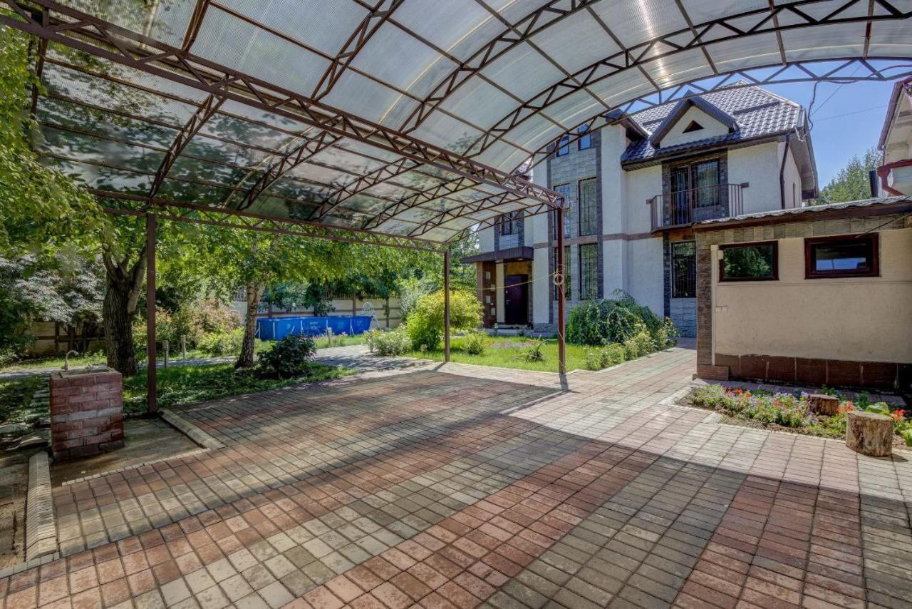 בישקק Opera Bed&Breakfast מראה חיצוני תמונה