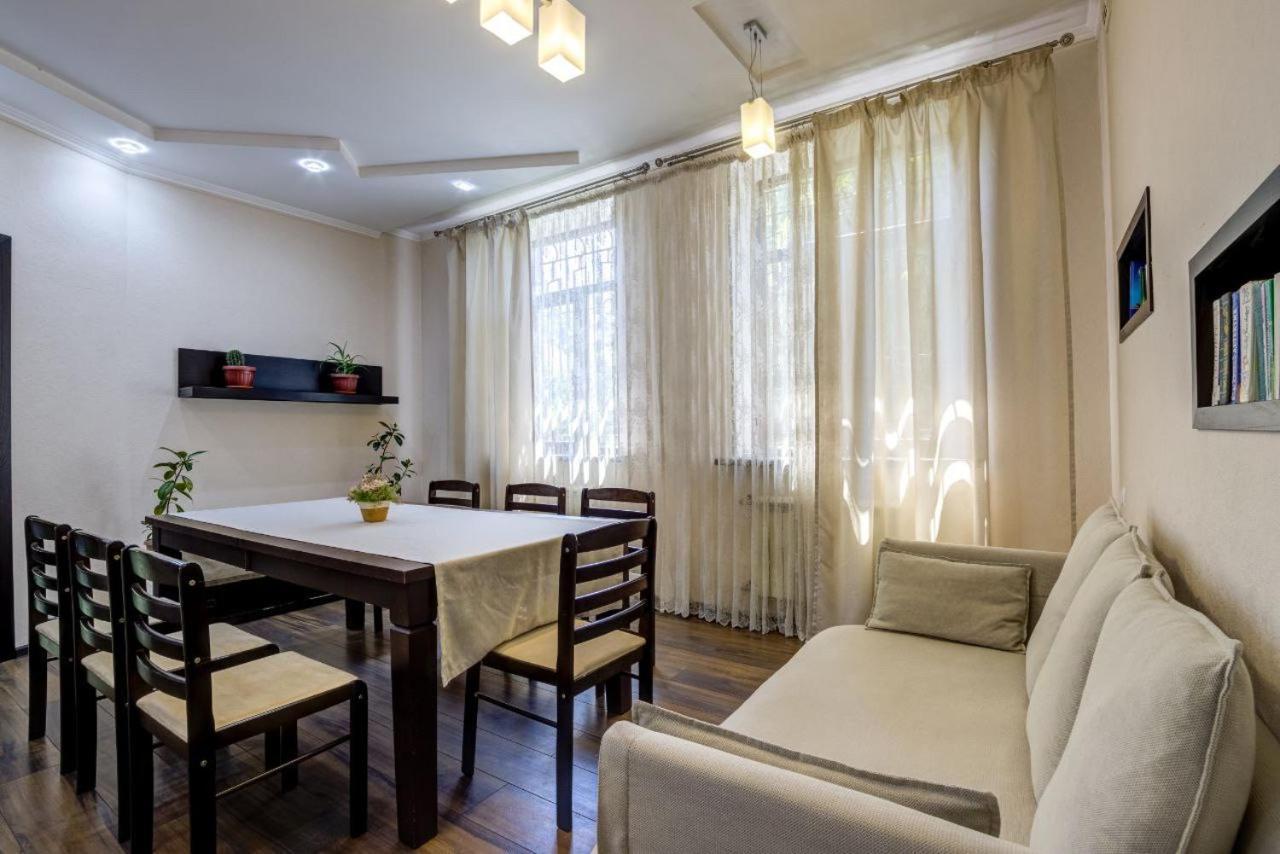 בישקק Opera Bed&Breakfast מראה חיצוני תמונה