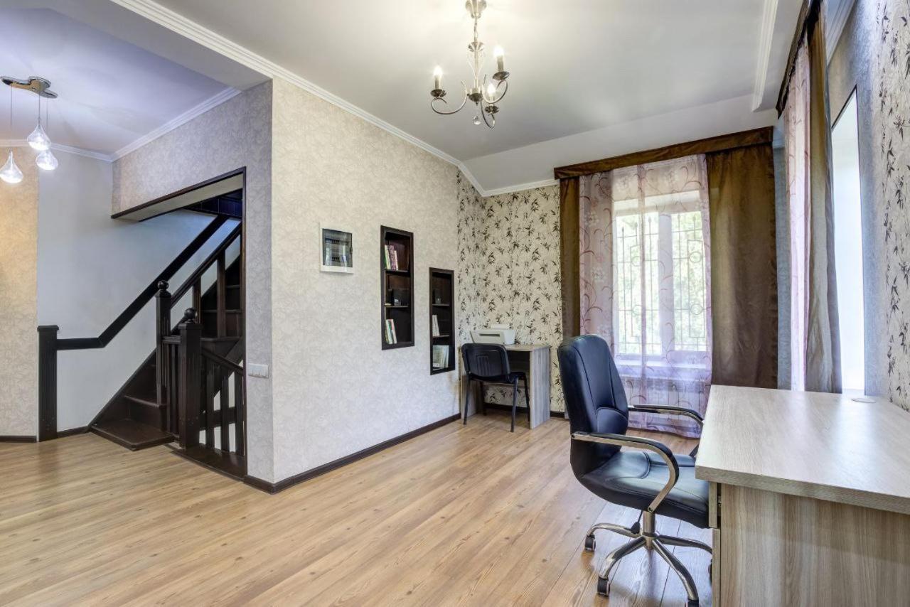 בישקק Opera Bed&Breakfast מראה חיצוני תמונה