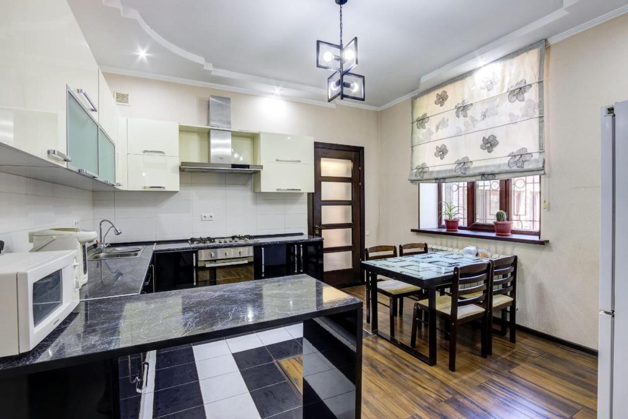 בישקק Opera Bed&Breakfast מראה חיצוני תמונה