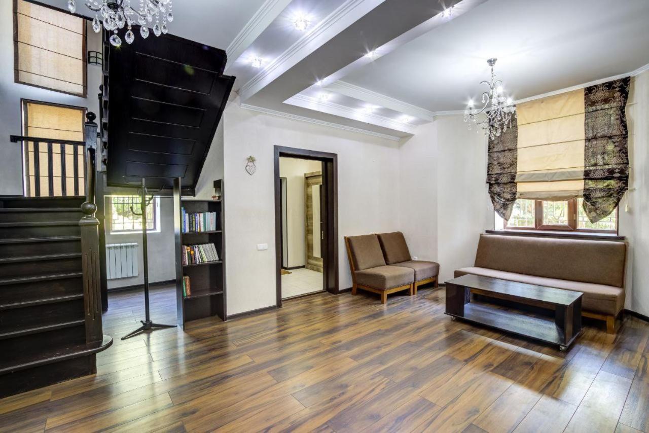 בישקק Opera Bed&Breakfast מראה חיצוני תמונה